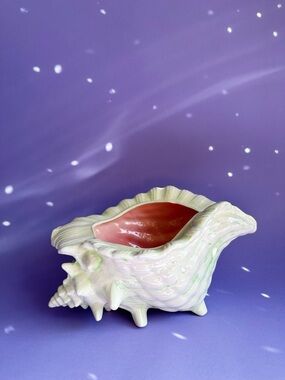 80s Ceramic Sea Shell Planter - Pink Interior, White-Green Exterior